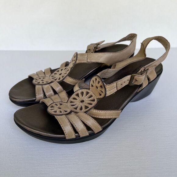 Clarks Bendables Sandals Size 9M Tan Medallion Laser Cut Strappy Leather - Picture 1 of 8